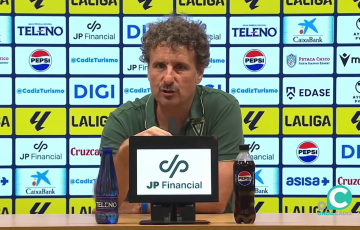 El tecnico cadista interviene en la rueda de prensa tras el partido del pasado domingo