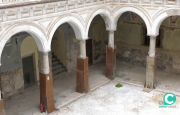 Patio del inmueble del antguo centro educativo