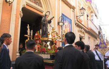 Traslado del Beato Diego José de Cádiz hasta la Catedral para procesionar en el Corpus.