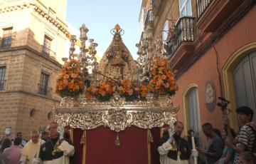 Traslado de la Patrona y del Dulce Nombre de Jesús en la víspera del Corpus.
