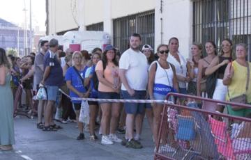 Aparcamientos completos, bares llenos y mucho público por la calle en el segundo fin de semana de agosto