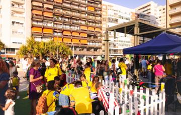 Los más pequeños pudieron realizarse tatuajes temporales del Cádiz CF o banderas de papel