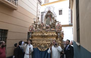 La celebración de la Asunción de la Virgen se hace patente en las calles de la ciudad.