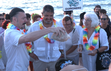 Unas ochenta personas reciben la esencia de Cádiz en una nueva edición de los bautizos quiñoneros.