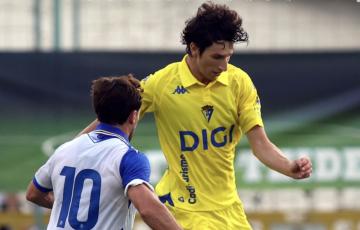Ibón Sánchez en una acción del choque (Foto: Cádiz CF)