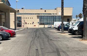 La Policía Local actúa ante una concentración de vehículos y conductas peligrosas en la zona de la ITV. 