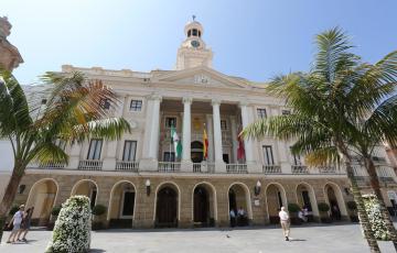 Vista de la Casa Consistorial desde la plaza San Juan de Dios
