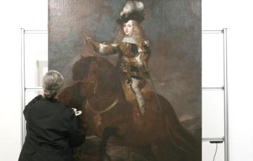 El retrato ecuestre del niño rey Carlos II del Museo de Cádiz se restaura antes de ir al Prado.