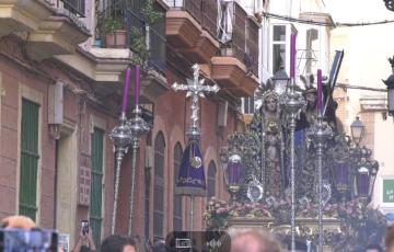 El cortejo permaneció durante más de cuatro horas en la calle y llegó hasta el barrio de La Viña