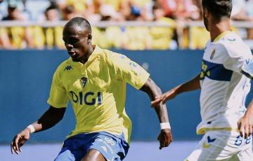 Doué en una acción del choque (Foto: Cádiz CF)