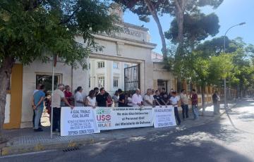 Estos trabajadores piden que se equipare su sueldo al del personal militar