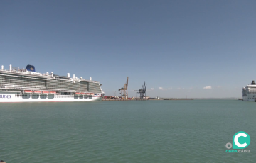 Buques de pasajeros en el puerto de Cádiz