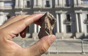 La pieza está creada por el artista e investigador chileno Francisco Javier Medina Donoso