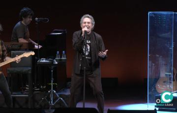 El cantante arrancó su concierto con el tema 'Buenvenidos'. 