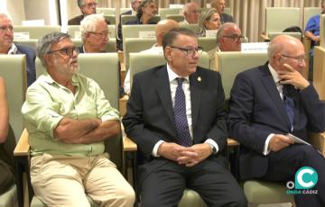 Los premiados en el auditorio del Colegio de Médicos de Cádiz.
