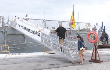La ciudadanía ha podido conocer por dentro esta fragata de la Armada Española