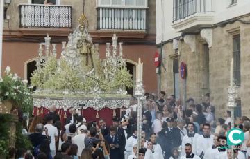 Imagen de la Patrona a su salida de Santo Domingo 