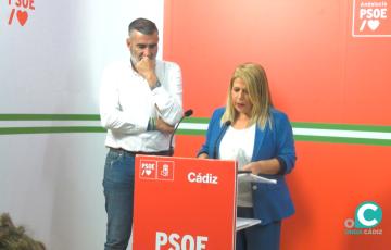 El vicesecretario general de PSOE , Javier Pizarro, y la Secretaria Ejecutiva Provincial PSOE, Mamen Sánchez. 