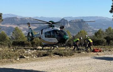 Helicóptero de la Guardia Civil durante el rescate 
