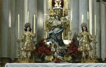 La función principal se celebra este viernes presidida por el administrador apostólico