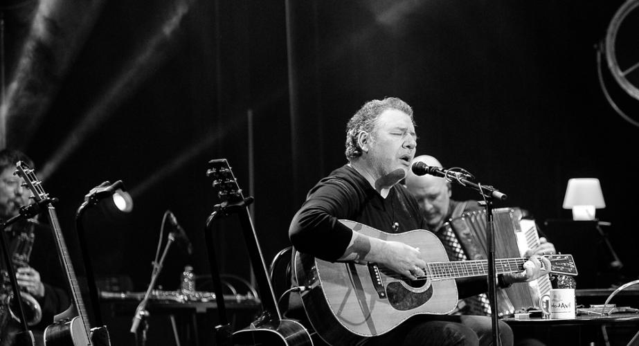 Revólver. 30 años