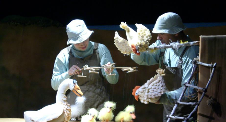 La carreta teatre: "el patito feo"