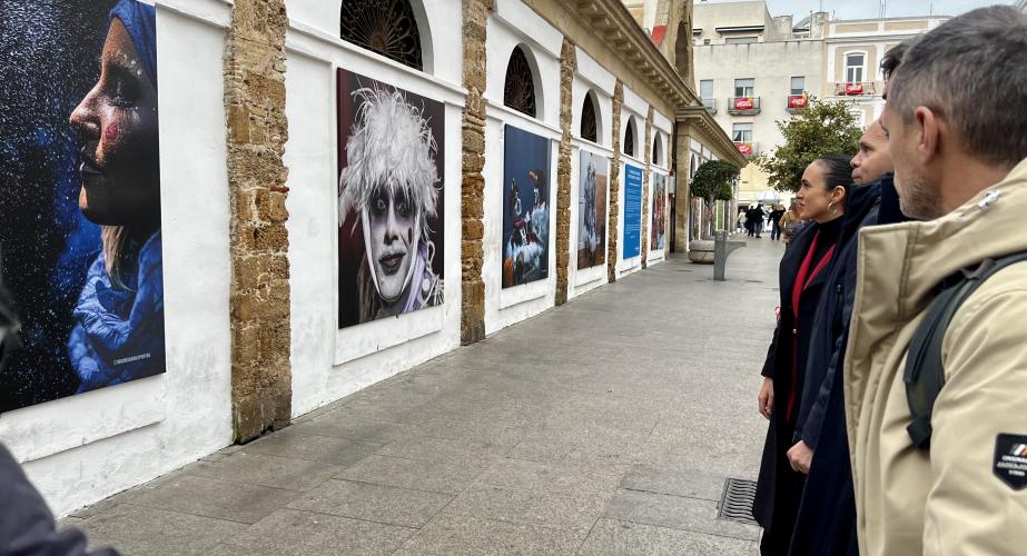 "el carnaval tras la escena, tres fotógrafos y un objetivo"