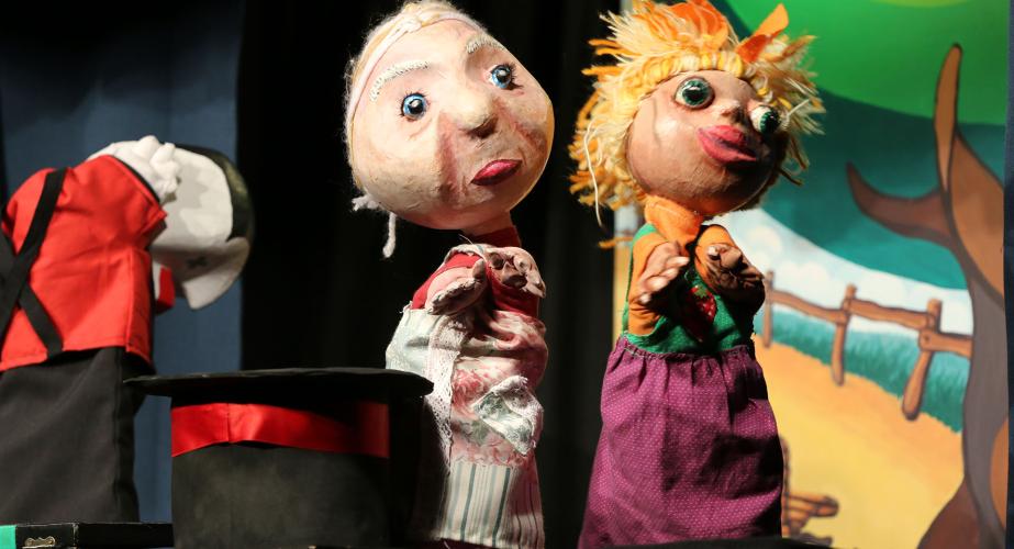 Xxxix festival internacional del títere "ciudad de cádiz": "tuga hace el payaso"