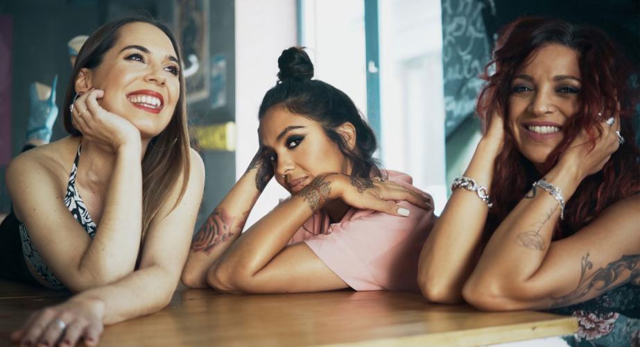 Las niñas presentan "contigo"