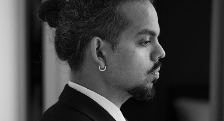 Moreira presenta "de mi pena nacen flores"