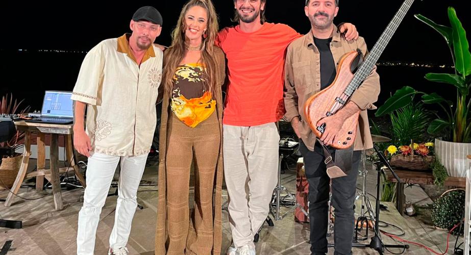 María la mónica, adri trujillo, ismael alcina y robert chacón: "amisuri"