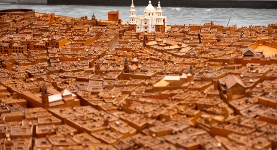 Exposición piezas de la maqueta de cádiz 