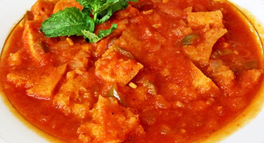 Plato de sopa de tomate