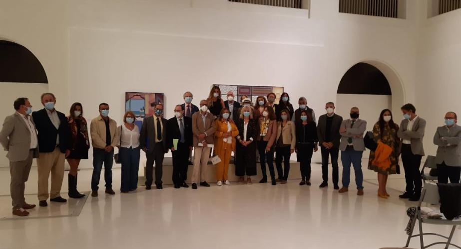 Los asistentes tras finalizar el acto. Entre ellos María Luisa Lavado, José María Esteban, Eduardo Concha,Enrique Torres, Juan Ignacio Vallejo, Miguel Ángel Valencia, Dario Bernal, y Cecilia, Patricia y Maria Luisa Perdigones entre otros.