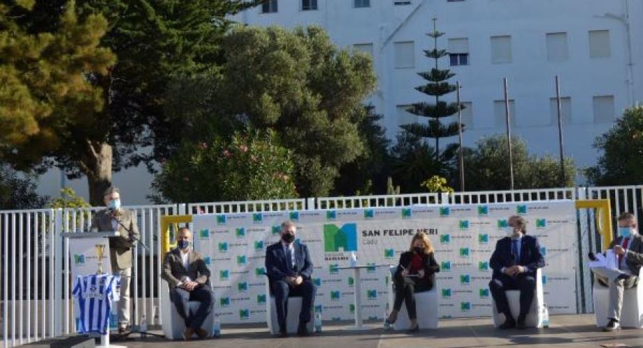 En el patio del colegio San Felipe Neri marianistas