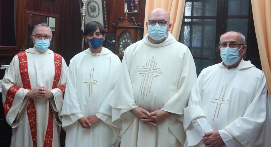 Padre José Ruiz con mascarilla