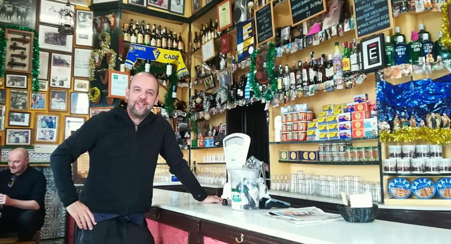 Iñaki Martínez visitando la Taberna El Manteca