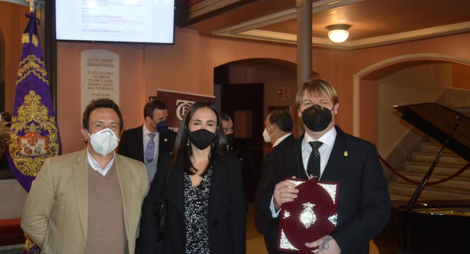  El alcalde de Cádiz José María González, Lola Cazalilla y el pregonero Iván Roa