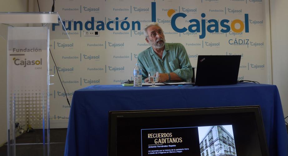 Antonio Fernández-Repeto, durante la conferencia.