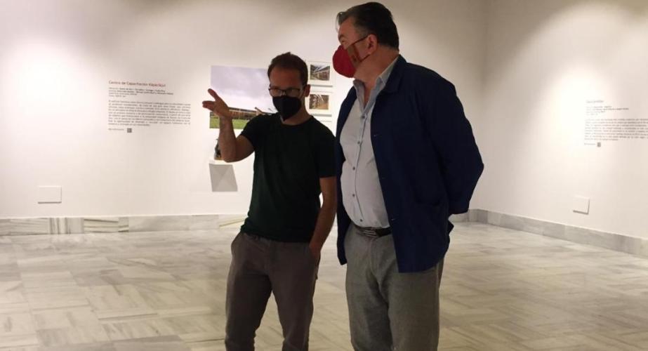 Francisco Cano con el comisario de la exposición Alberto Jiménez Ruiz.