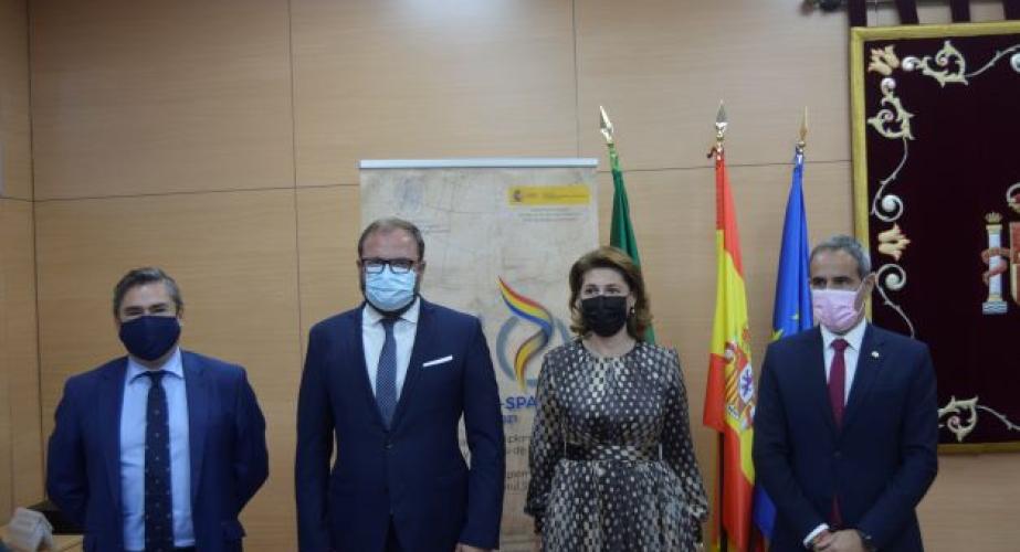 Fernando Estrella, el cónsul de Rumanía en Sevilla Bogdan Stanescu, la embajadora de Rumanía en España Gabriela Dancau y el subdelegado del Gobierno José Pacheco.  
