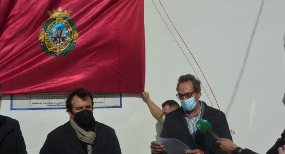  El alcalde de Cádiz Jose María González con Manolo Ponce durante la inauguración