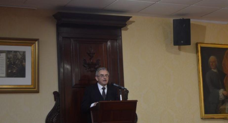 José Joaquín León, durante su discurso de ingreso en laReal  Academia Hispano Americana de Ciencias, Artes y Letras.