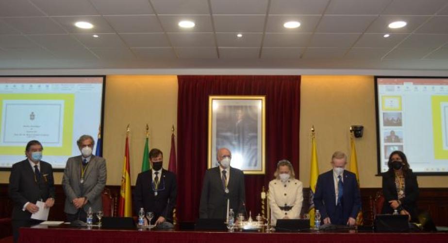 Antonio Bueno, José Almenara, José Sueiro, José Antonio Girón, Felicidad Rodríguez, José Vilches y Mercedes Salido.