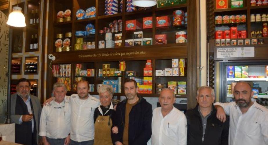 Paco Chicón, Juan Castillo, Jesús Fuentes, Susana Pérez, el homenaheado Ambrosio Gómez,  Jesús García , Rafael Martín y David Rodríguez.