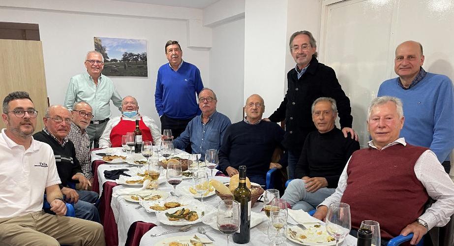 Ramón Valls, Manolo y Paco Rivas, Ricardo Hermida, manolo Muñoz, Bernanrdo Moreno, Juan Guerrero, Alfredo Roca, Martín Beardo, Paco Márquez, Idelfonso Rivas y Victoriano Cano.