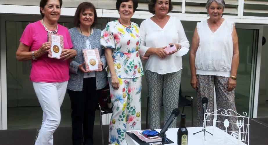 Lola López de la Orden, María Luisa Ucero, Charo Barrios, Encarna Lozano y Ángela Gallego.