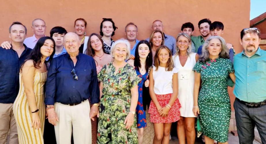 El matrimonio Jaime Rocha y su mujer Carmen Bensusán con todos sus hijos y nietos, durante la celebración  de los 80 cumpleaños.