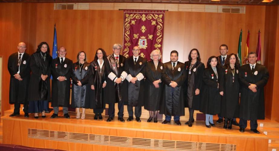  Alberto Pérez, Yolanda Saborido, Manuel Rodríguez-Piñero, Paz Elvira, Carmen Tejonero, Aldofo Baturone, Pascual Valiente, Lali Elicegui, Andrés Carreño, Cinta Vivanco, Marina Alcántara, Sergio Calap, Carmen Miranda y Fernando Estrella.