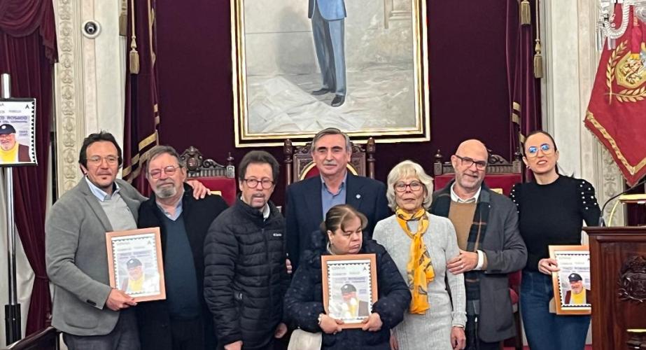El acalde José María González, José Antonio y Celso Rosado, Juan Antonio Casas, Altea Rosado, María Concepción Villegas, Paco Velázquez y Lola Cazalilla.